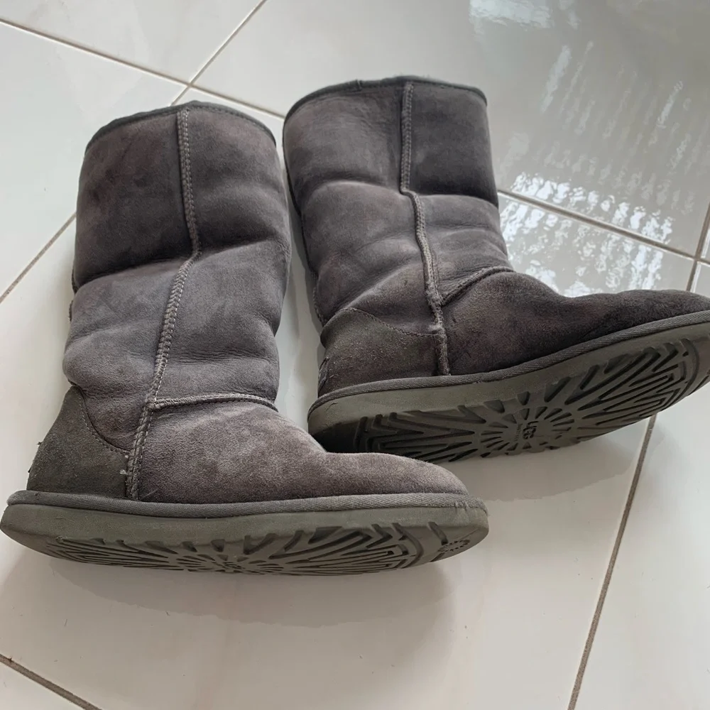 UGG tall grey